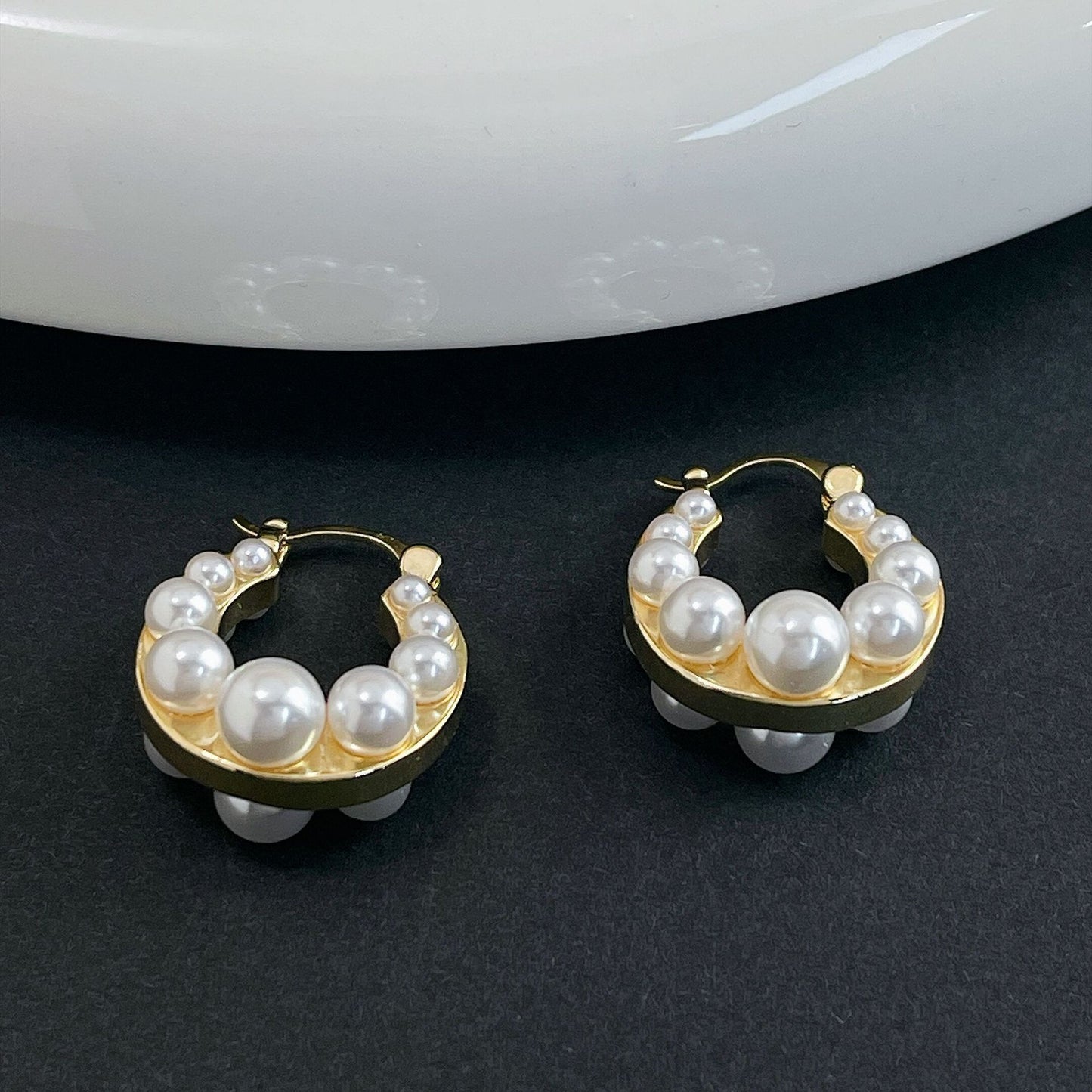 French minimalist and niche design, ear buckle temperament, light luxury, high-end sense, fashionable and versatile earrings and