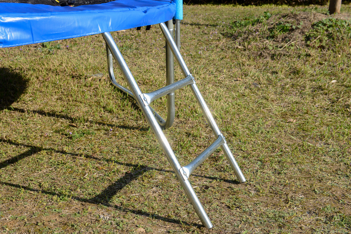 14 FT TRAMPOLINE OUTSIDE SAFETY NET WITH BASKETBALL HOOP